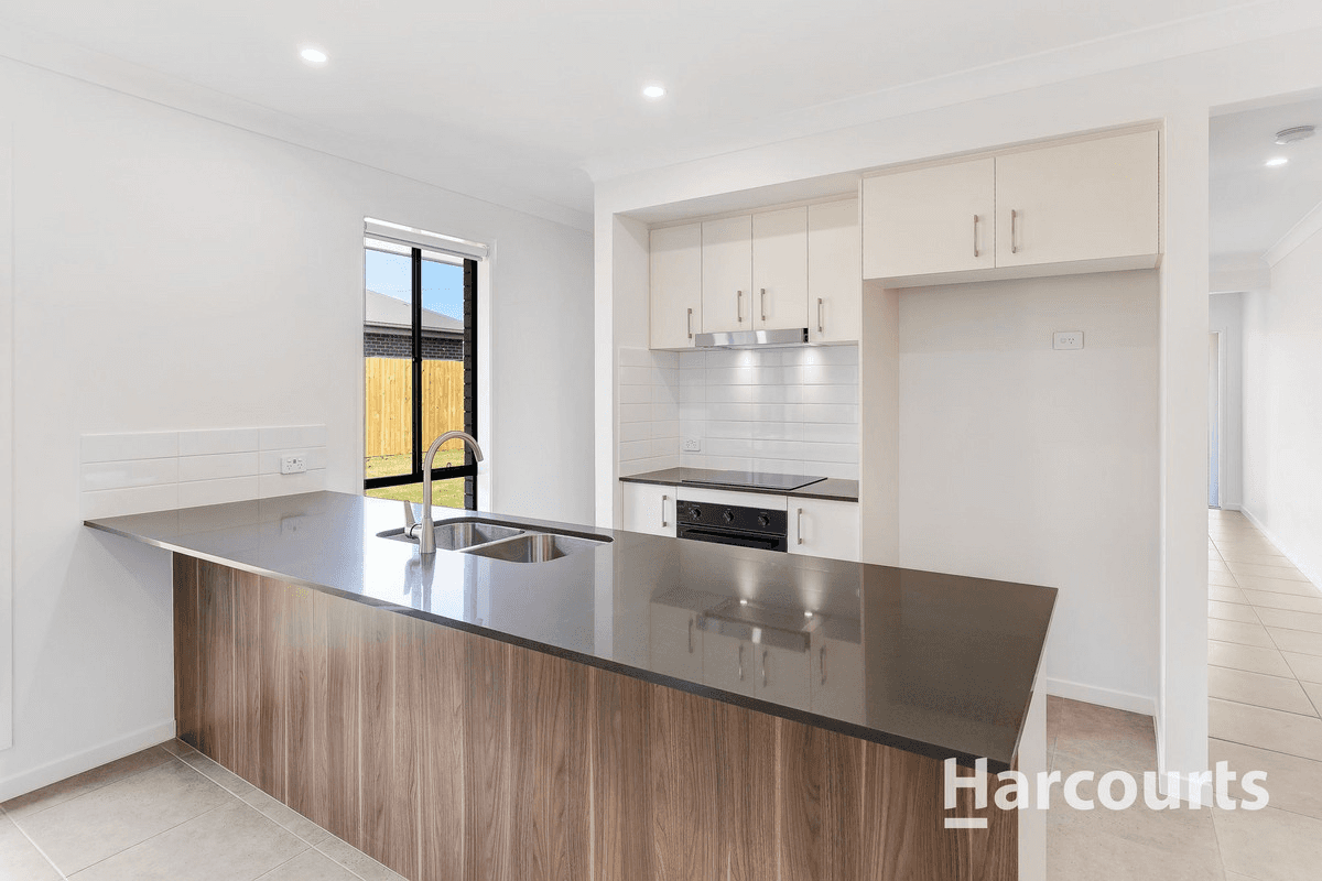 4 Macquarie Drive, Petrie, QLD 4502