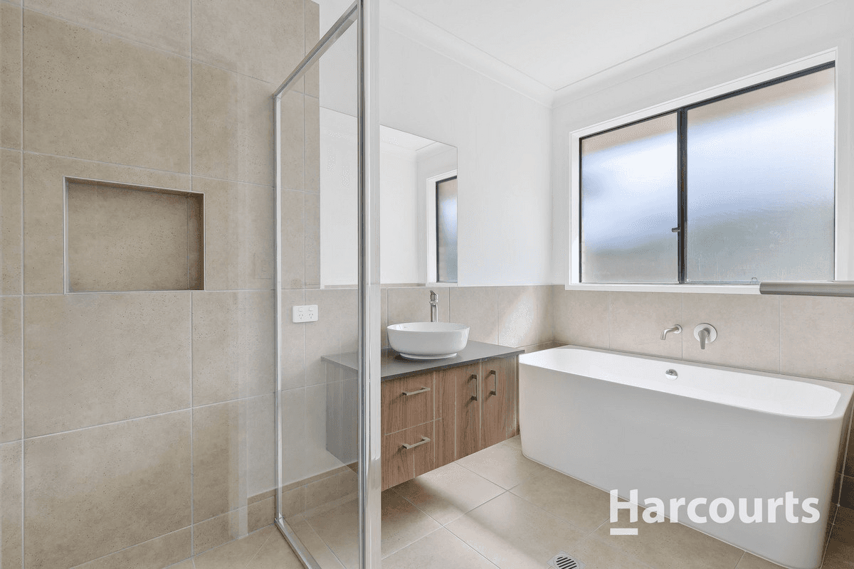 4 Macquarie Drive, Petrie, QLD 4502