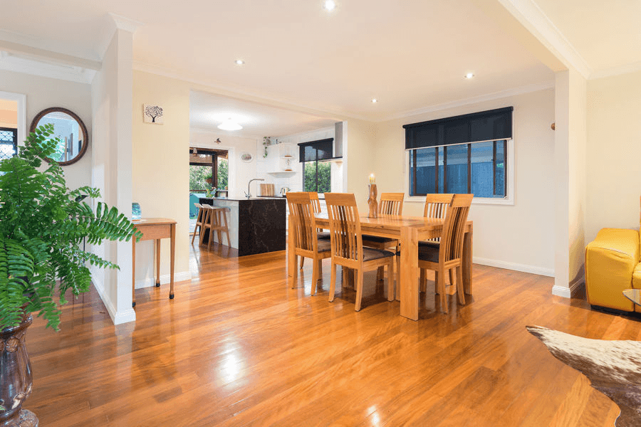 25  Roby Street, WYNNUM, QLD 4178