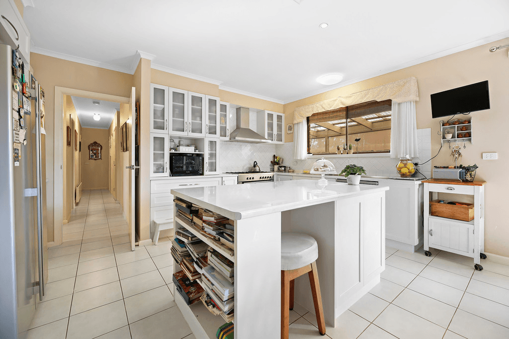 76 Church Street, DROUIN, VIC 3818