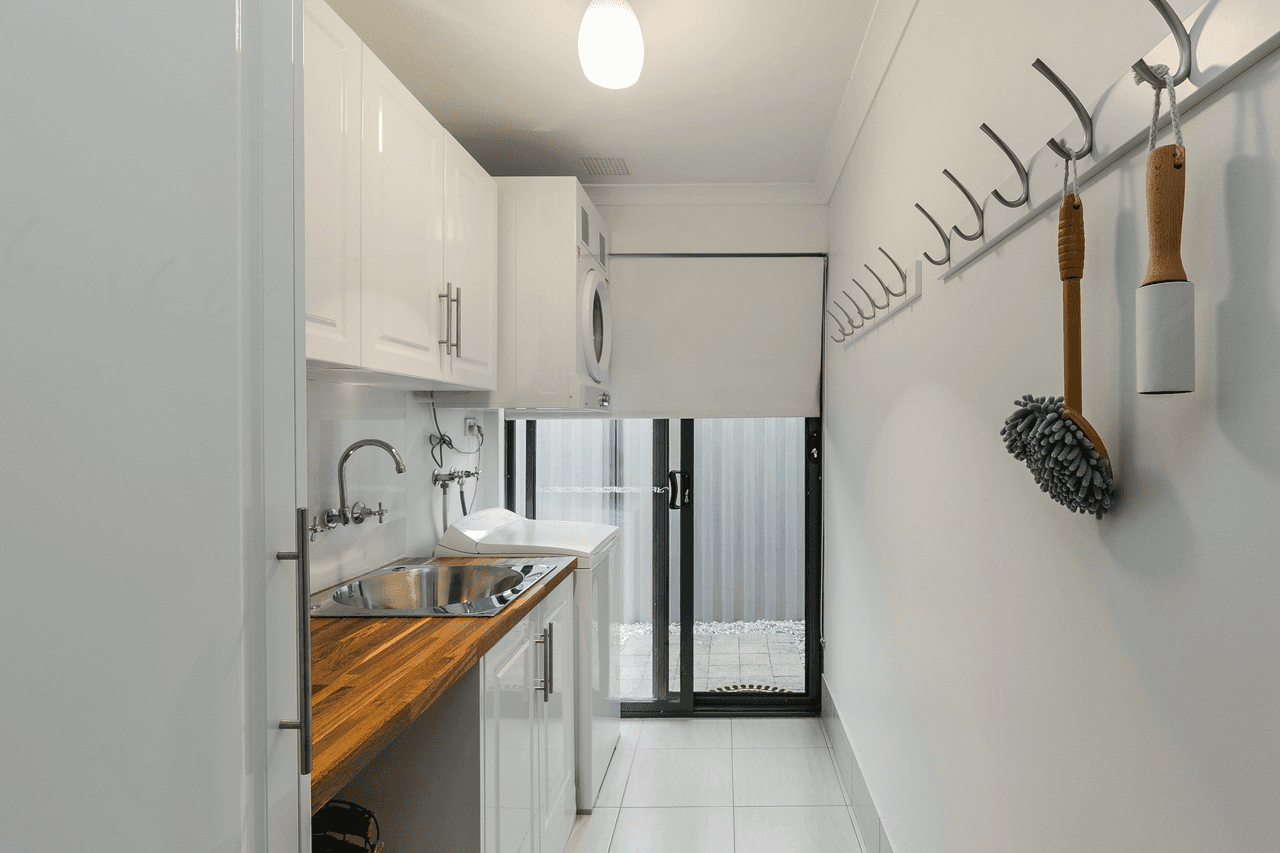 4 Essen Link, PIARA WATERS, WA 6112