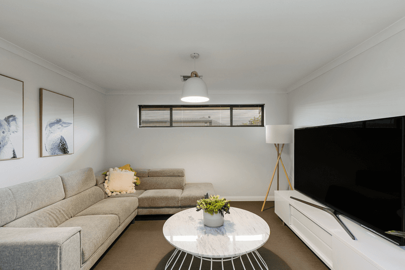 4 Essen Link, PIARA WATERS, WA 6112