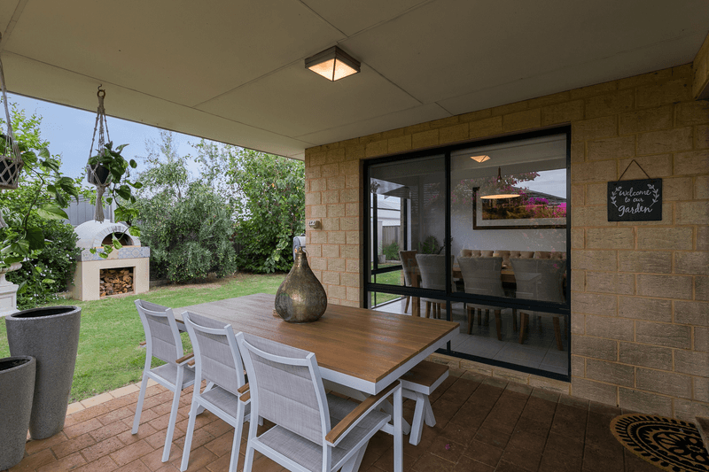 4 Essen Link, PIARA WATERS, WA 6112