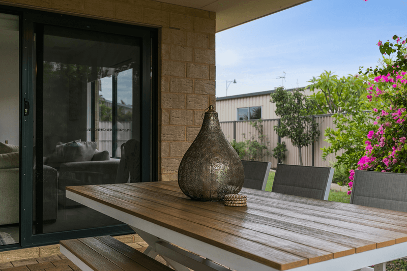 4 Essen Link, PIARA WATERS, WA 6112