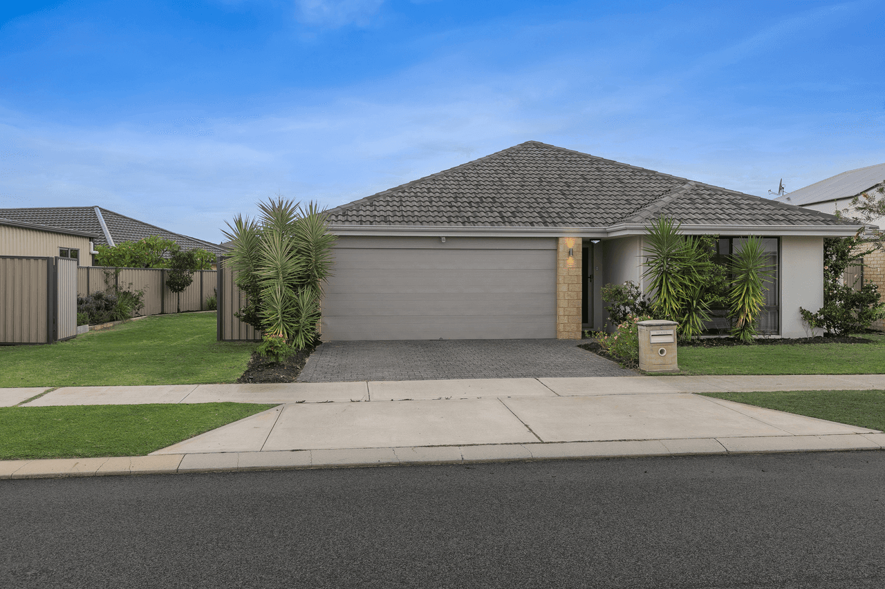 4 Essen Link, PIARA WATERS, WA 6112