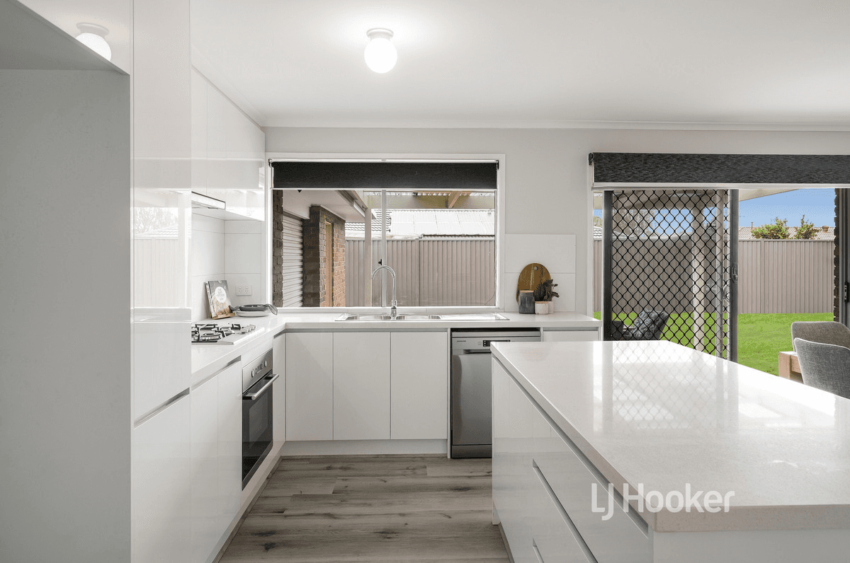 51 Deloraine Drive, HOPPERS CROSSING, VIC 3029