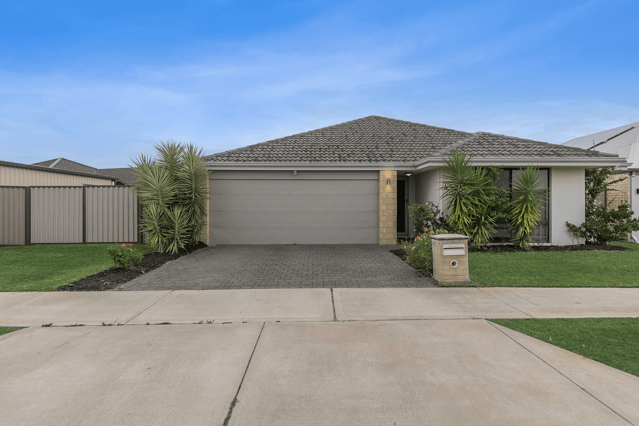 4 Essen Link, PIARA WATERS, WA 6112