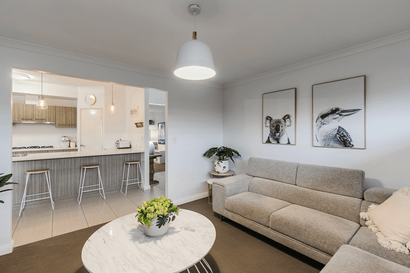 4 Essen Link, PIARA WATERS, WA 6112