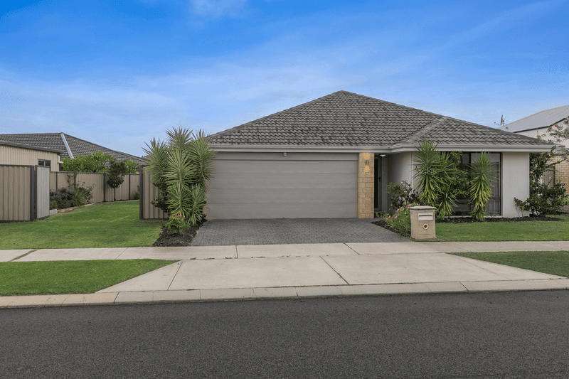 4 Essen Link, PIARA WATERS, WA 6112