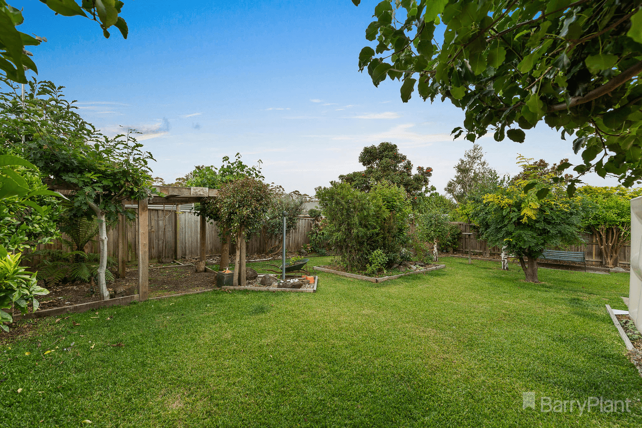 6 Pioneers Crescent, Pakenham, VIC 3810