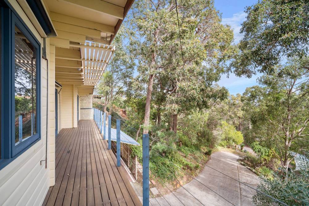 16 Lascelles Parade, GOOSEBERRY HILL, WA 6076