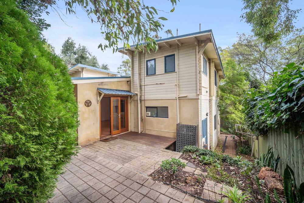 16 Lascelles Parade, GOOSEBERRY HILL, WA 6076