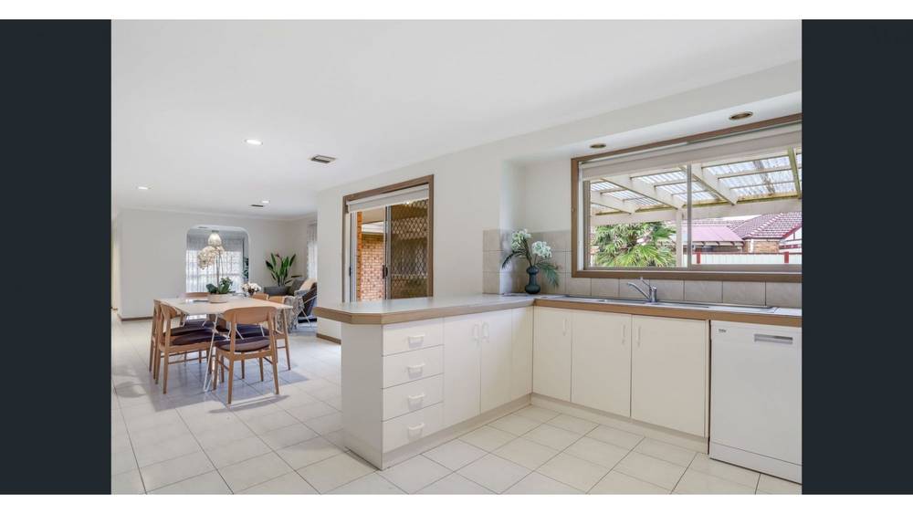 3 Nyora Close, TAYLORS LAKES, VIC 3038