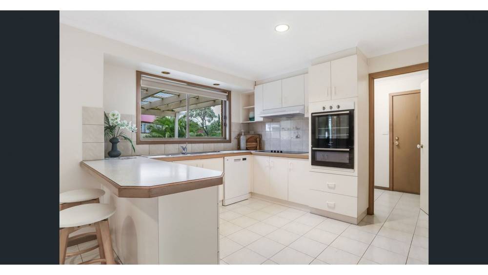 3 Nyora Close, TAYLORS LAKES, VIC 3038