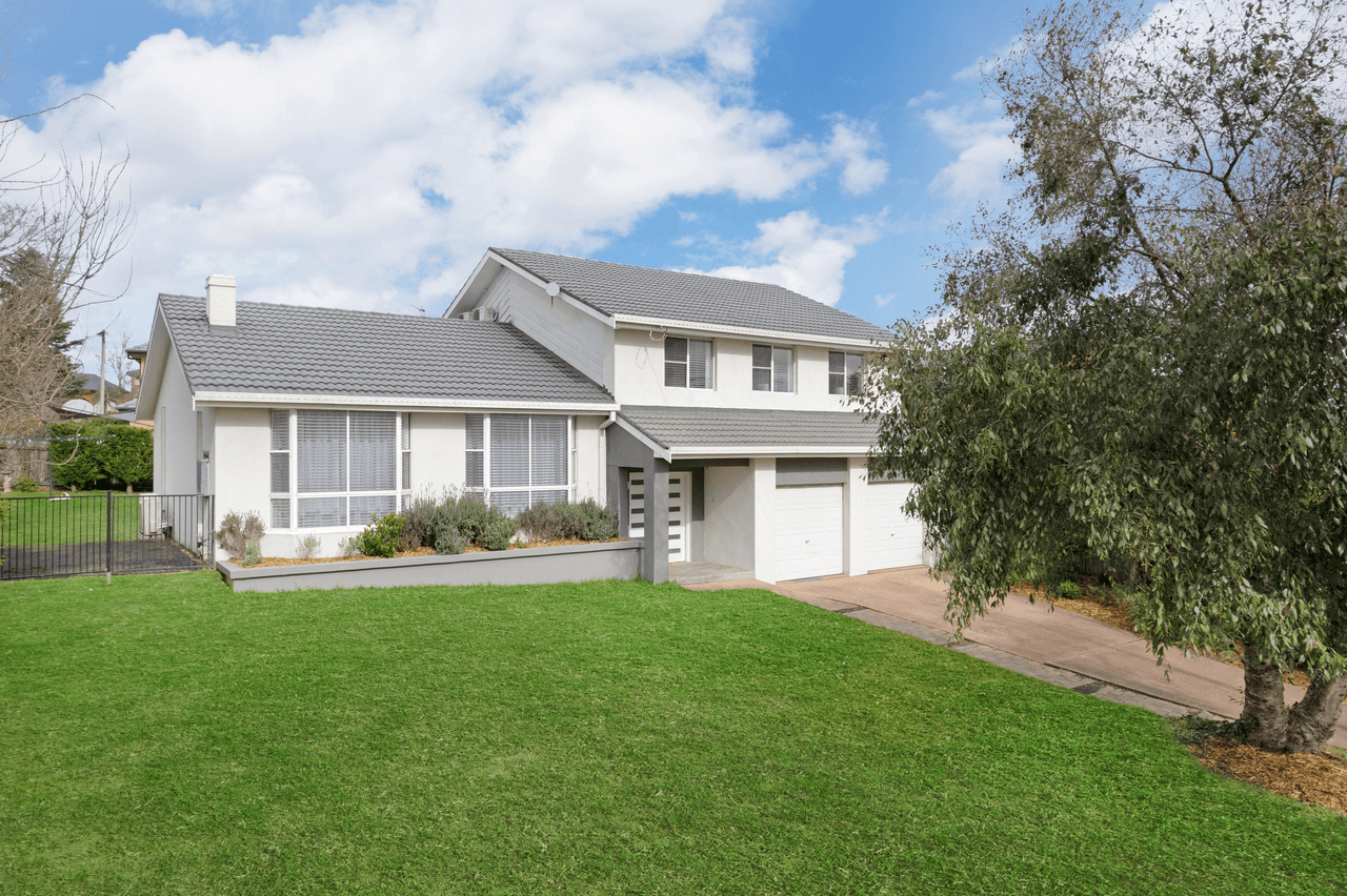 1 Hercules Close, MOSS VALE, NSW 2577