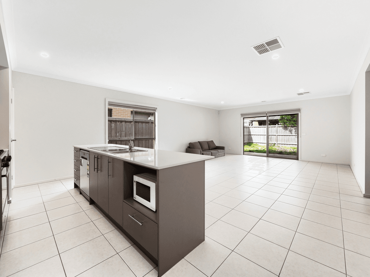 8 Artemis Drive, CRANBOURNE EAST, VIC 3977