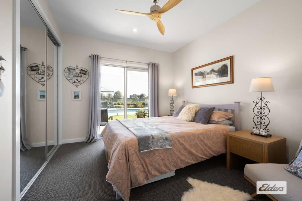 64 Whitestone Place, West Wodonga, VIC 3690
