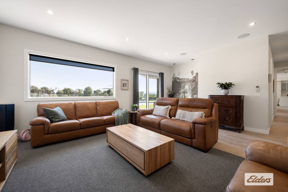 64 Whitestone Place, West Wodonga, VIC 3690