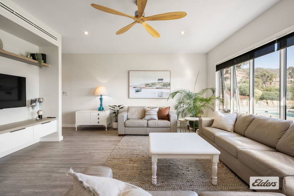 64 Whitestone Place, West Wodonga, VIC 3690