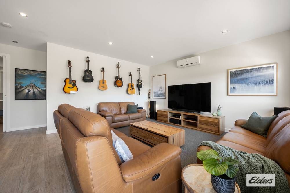 64 Whitestone Place, West Wodonga, VIC 3690