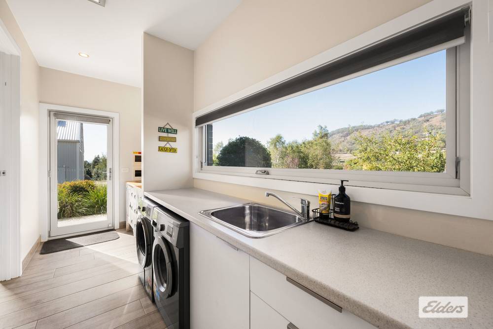 64 Whitestone Place, West Wodonga, VIC 3690