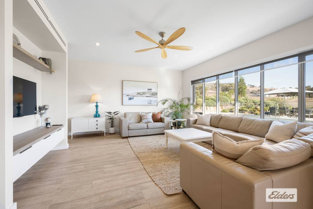 64 Whitestone Place, West Wodonga, VIC 3690