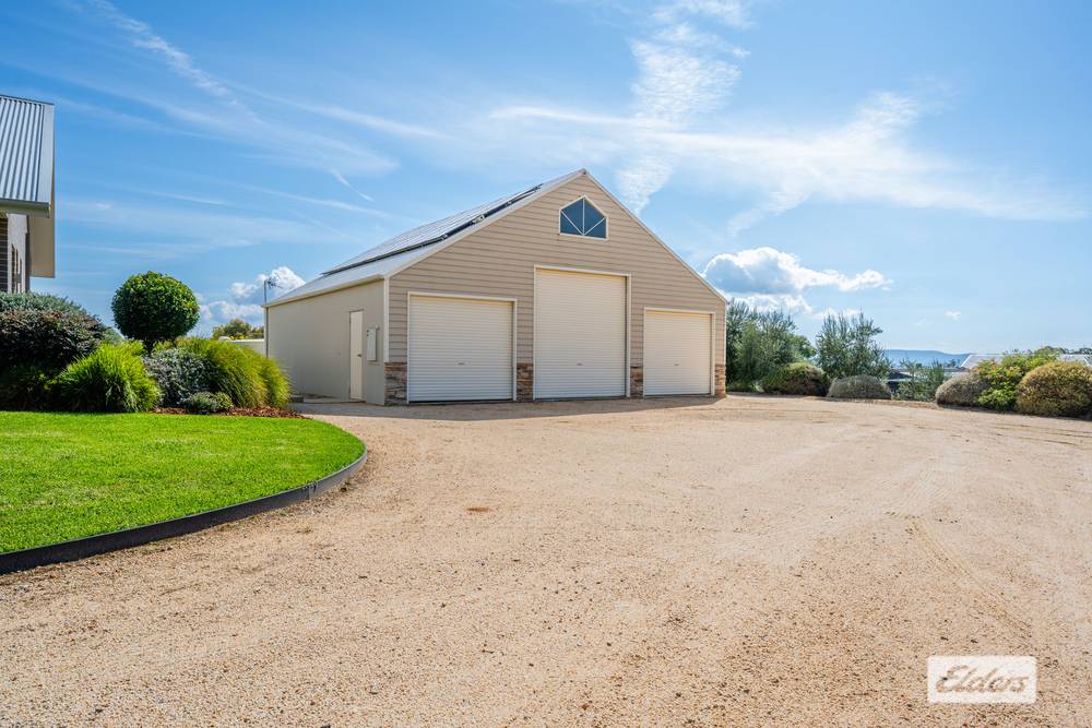 64 Whitestone Place, West Wodonga, VIC 3690