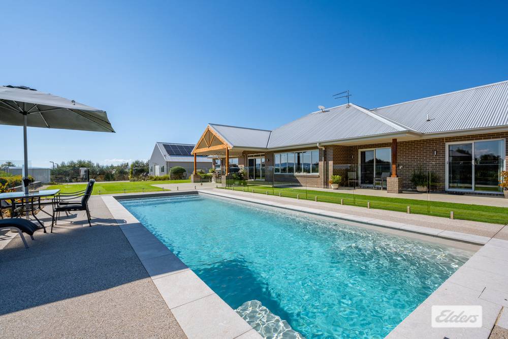 64 Whitestone Place, West Wodonga, VIC 3690