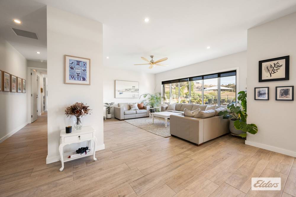 64 Whitestone Place, West Wodonga, VIC 3690