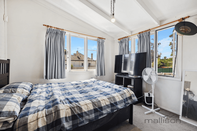 60 Whatley Crescent, MOUNT LAWLEY, WA 6050