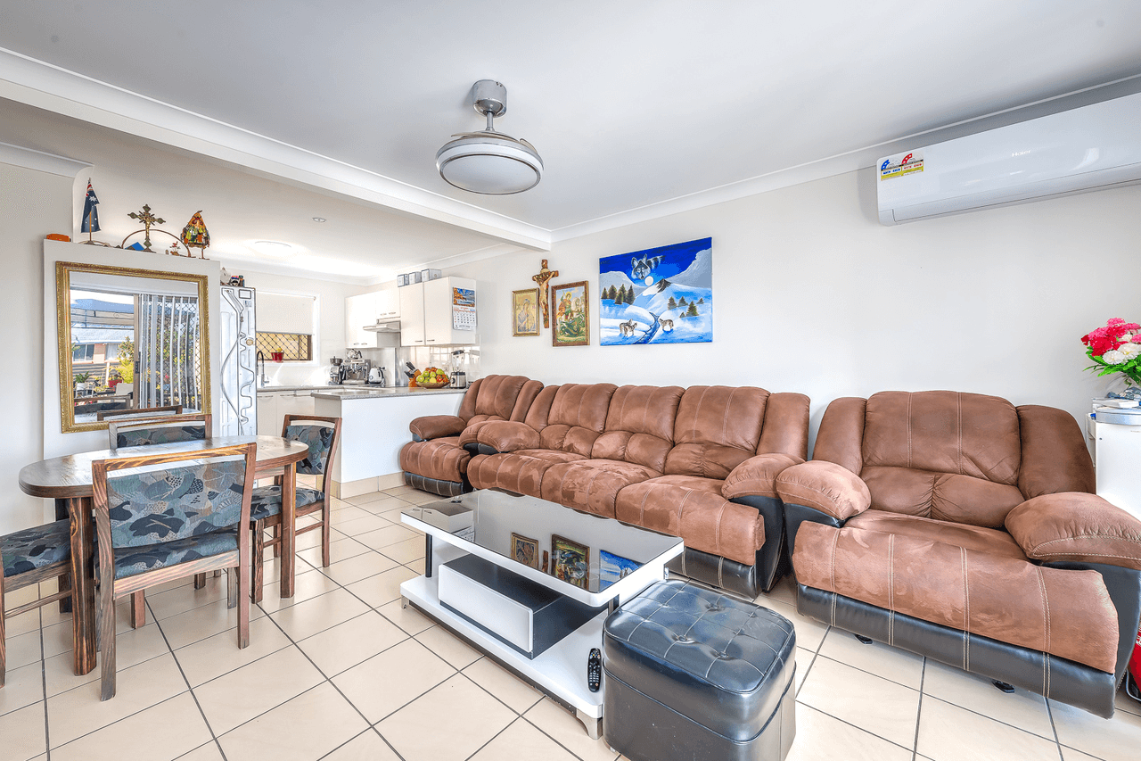 1/221 Government Road, LABRADOR, QLD 4215