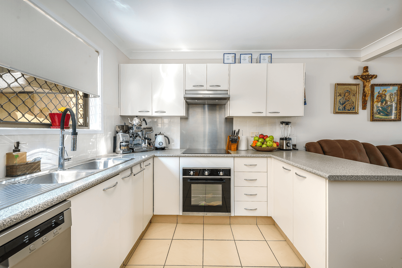 1/221 Government Road, LABRADOR, QLD 4215