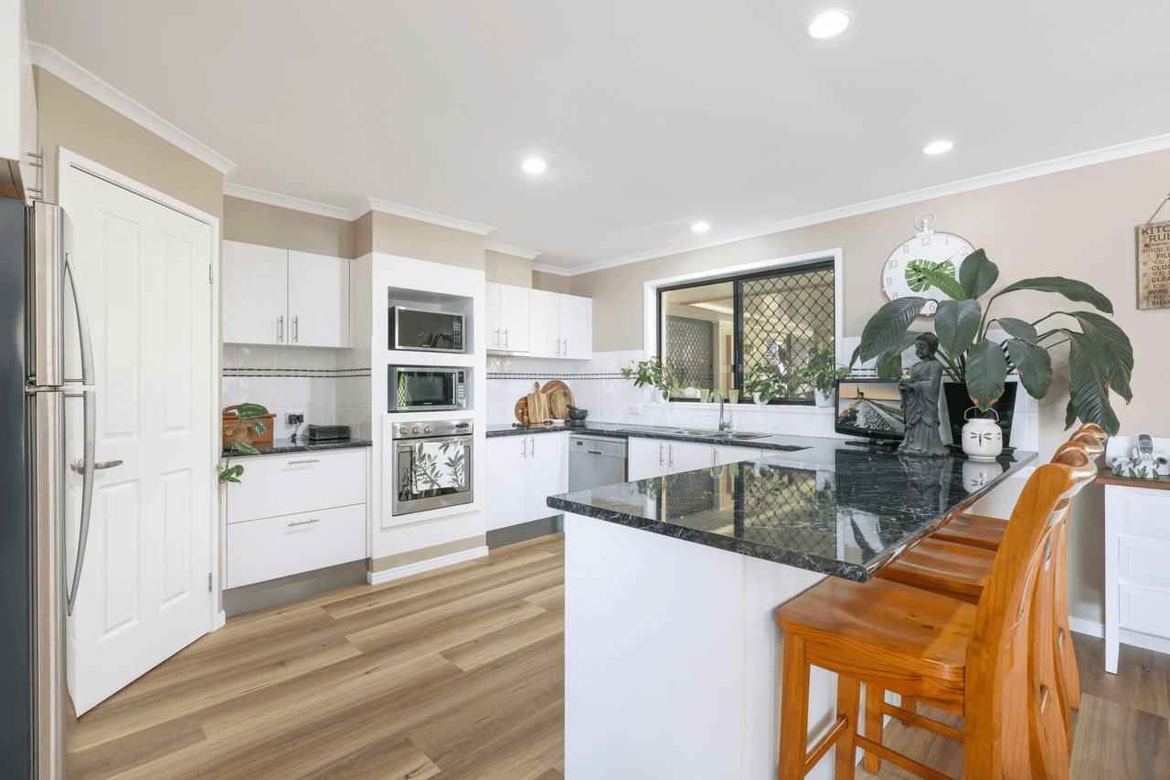 3 Sparford Close, MUDGEERABA, QLD 4213