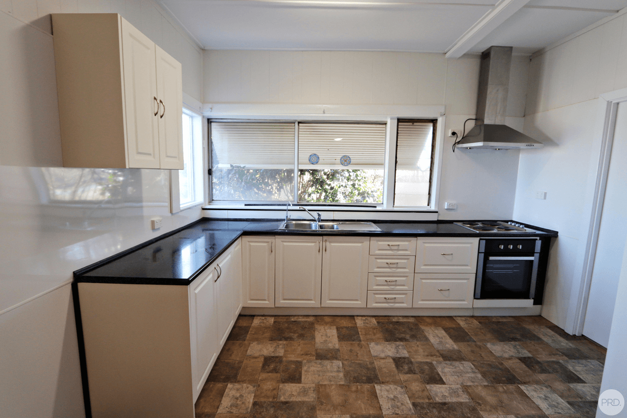 16 Regent Street, TUMBARUMBA, NSW 2653