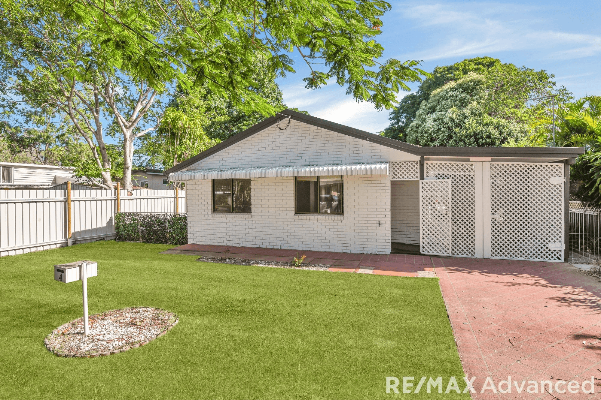 4 Arvon Avenue, Beachmere, QLD 4510