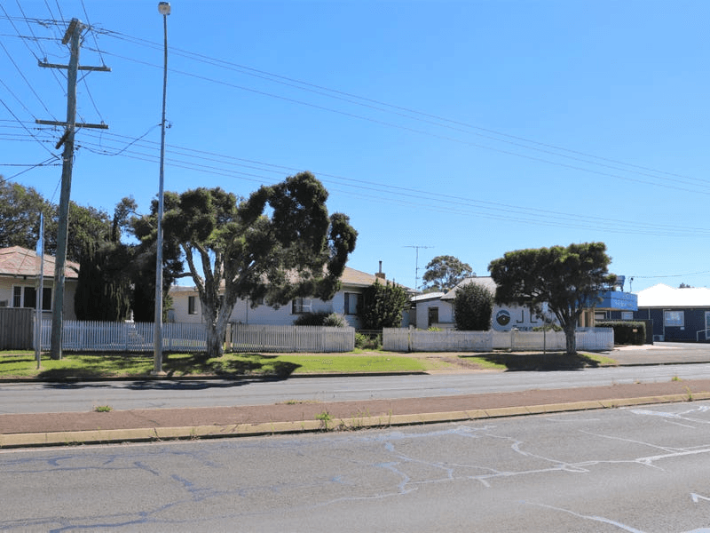 145-147 Anzac Avenue, HARRISTOWN, QLD 4350