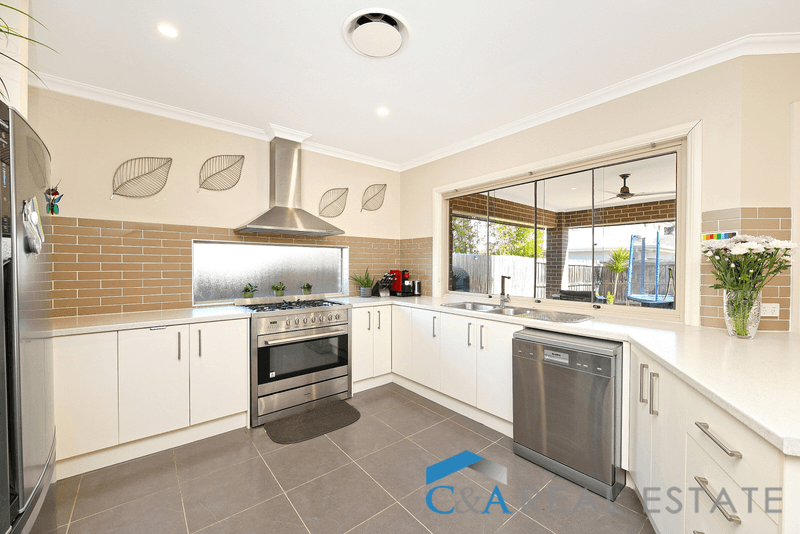 7 Manton Avenue, WEST HOXTON, NSW 2171