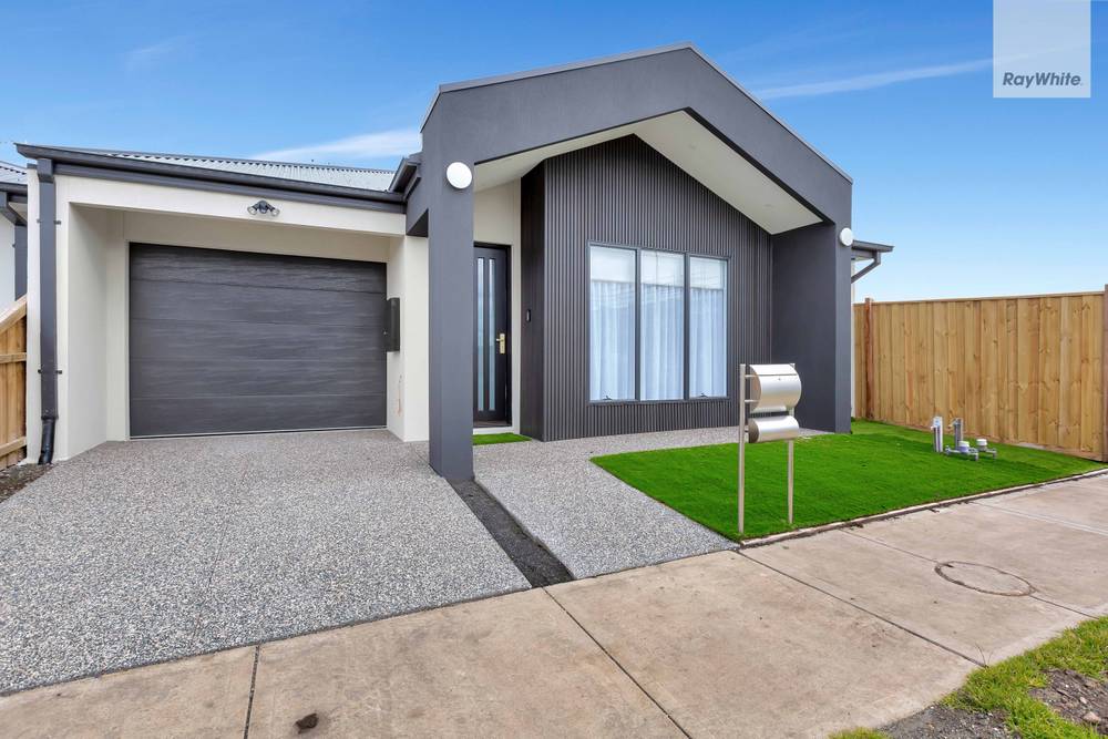 9 Moonstone Road, DONNYBROOK, VIC 3064