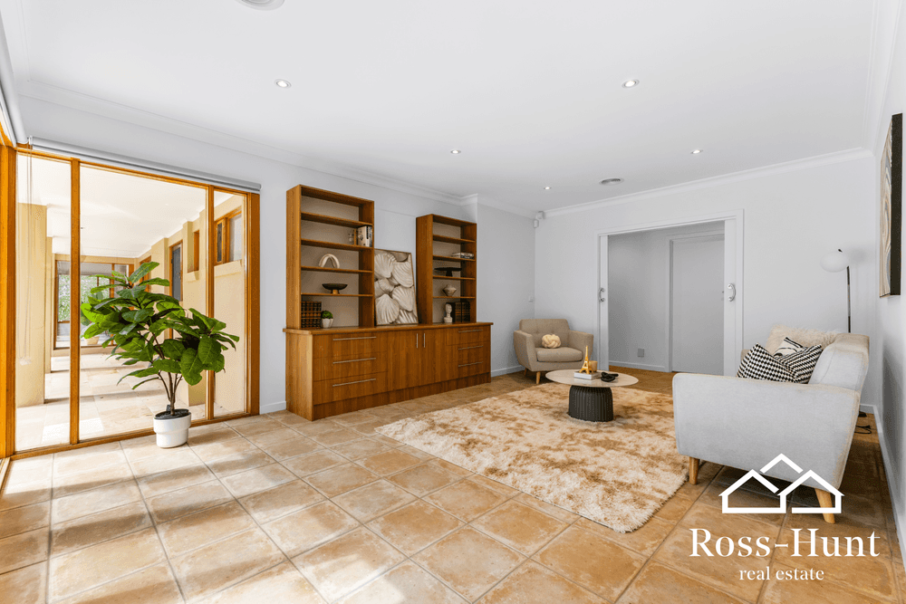 25 Casey Drive, BERWICK, VIC 3806