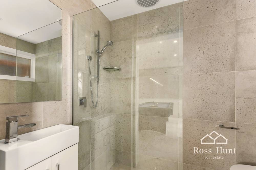 25 Casey Drive, BERWICK, VIC 3806