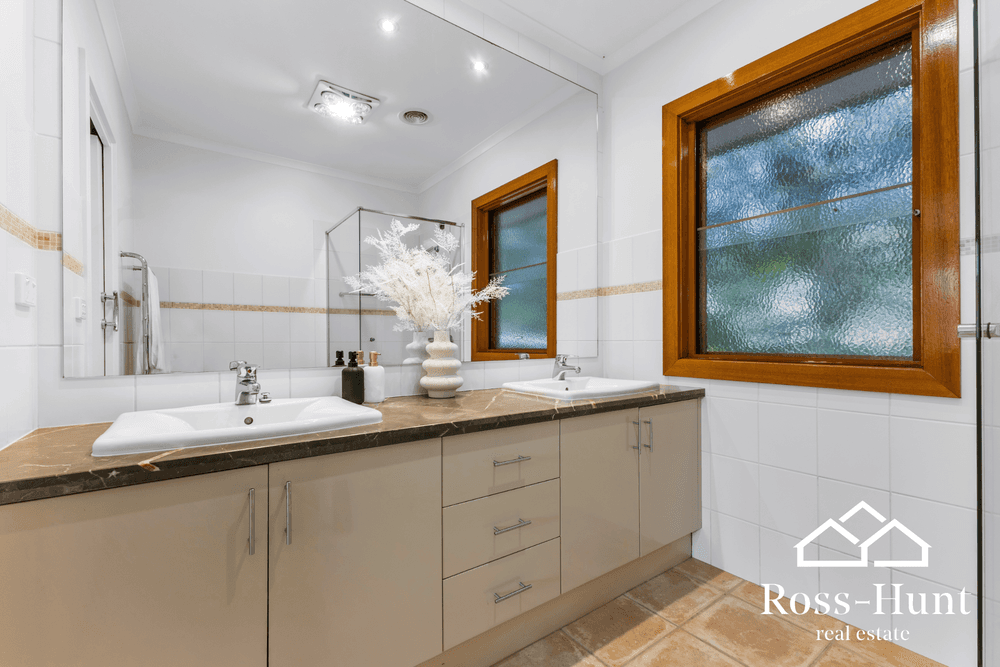 25 Casey Drive, BERWICK, VIC 3806