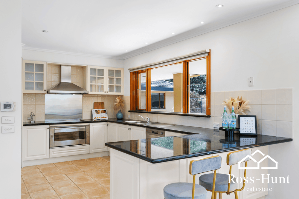 25 Casey Drive, BERWICK, VIC 3806