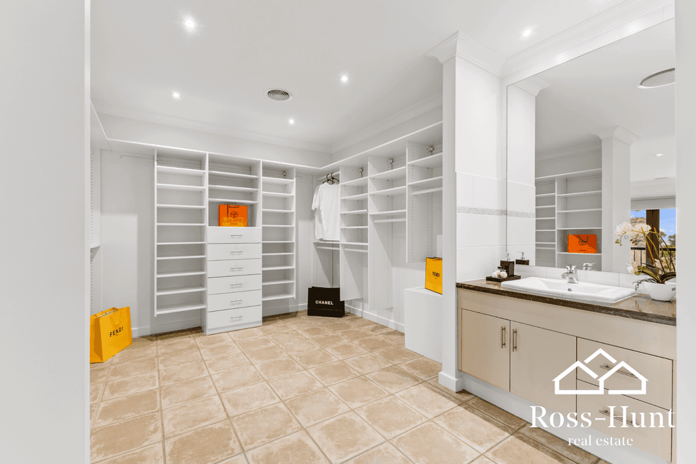 25 Casey Drive, BERWICK, VIC 3806