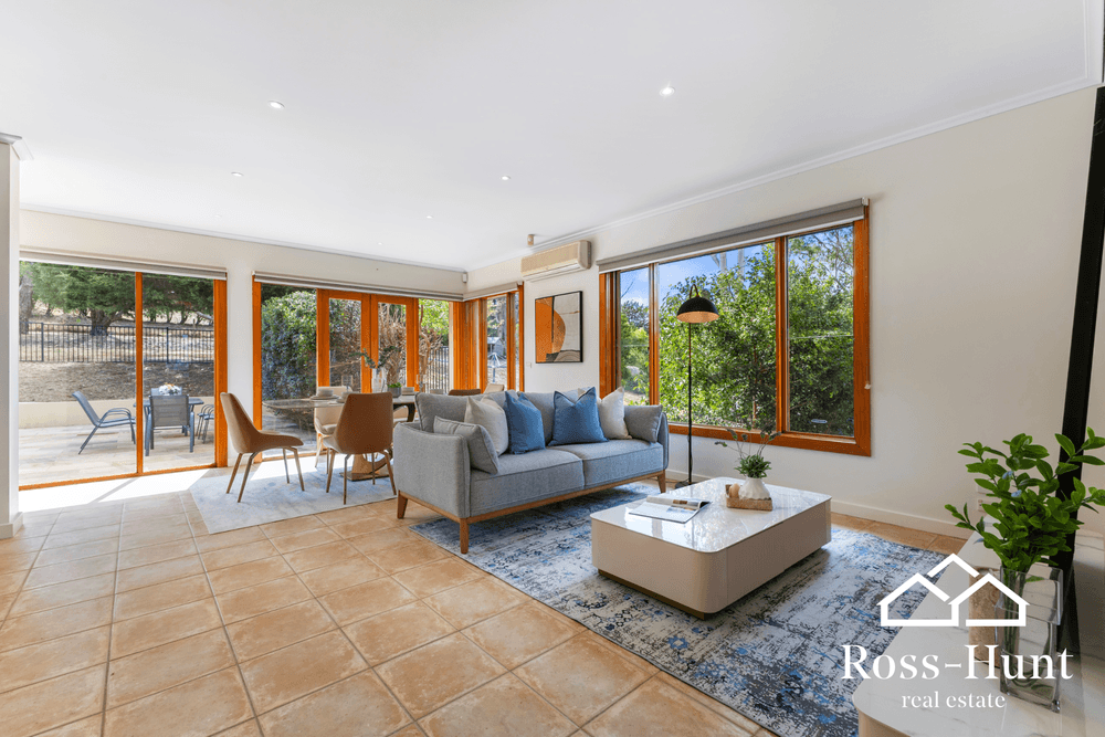 25 Casey Drive, BERWICK, VIC 3806