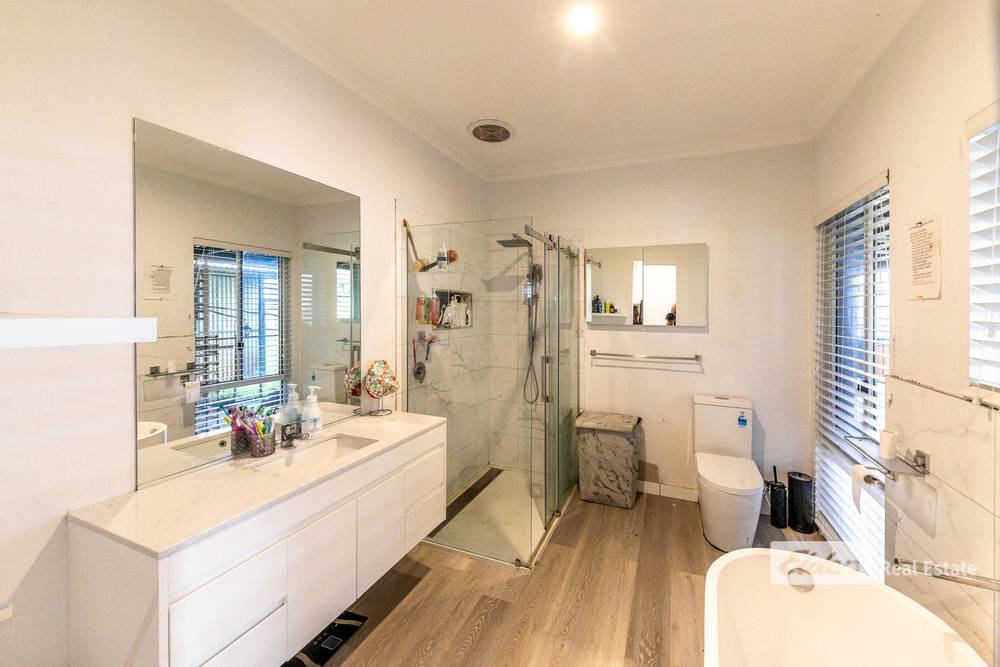 4 Crown Ridge Avenue, Newlands Arm, VIC 3875