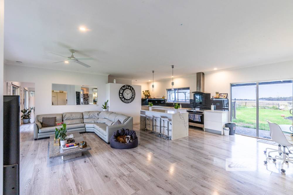 4 Crown Ridge Avenue, Newlands Arm, VIC 3875