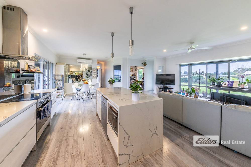 4 Crown Ridge Avenue, Newlands Arm, VIC 3875