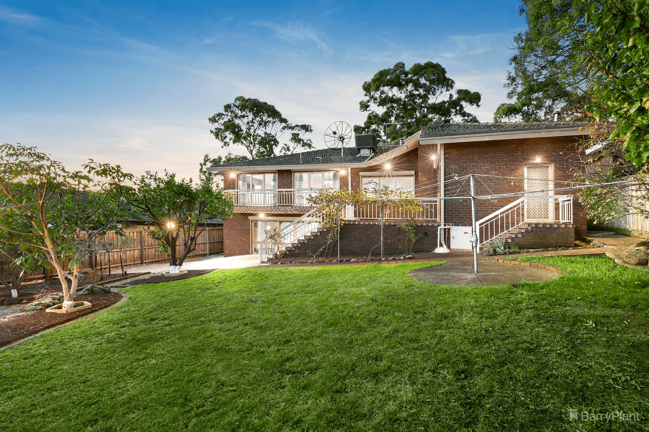 4 Civic Drive, GREENSBOROUGH, VIC 3088