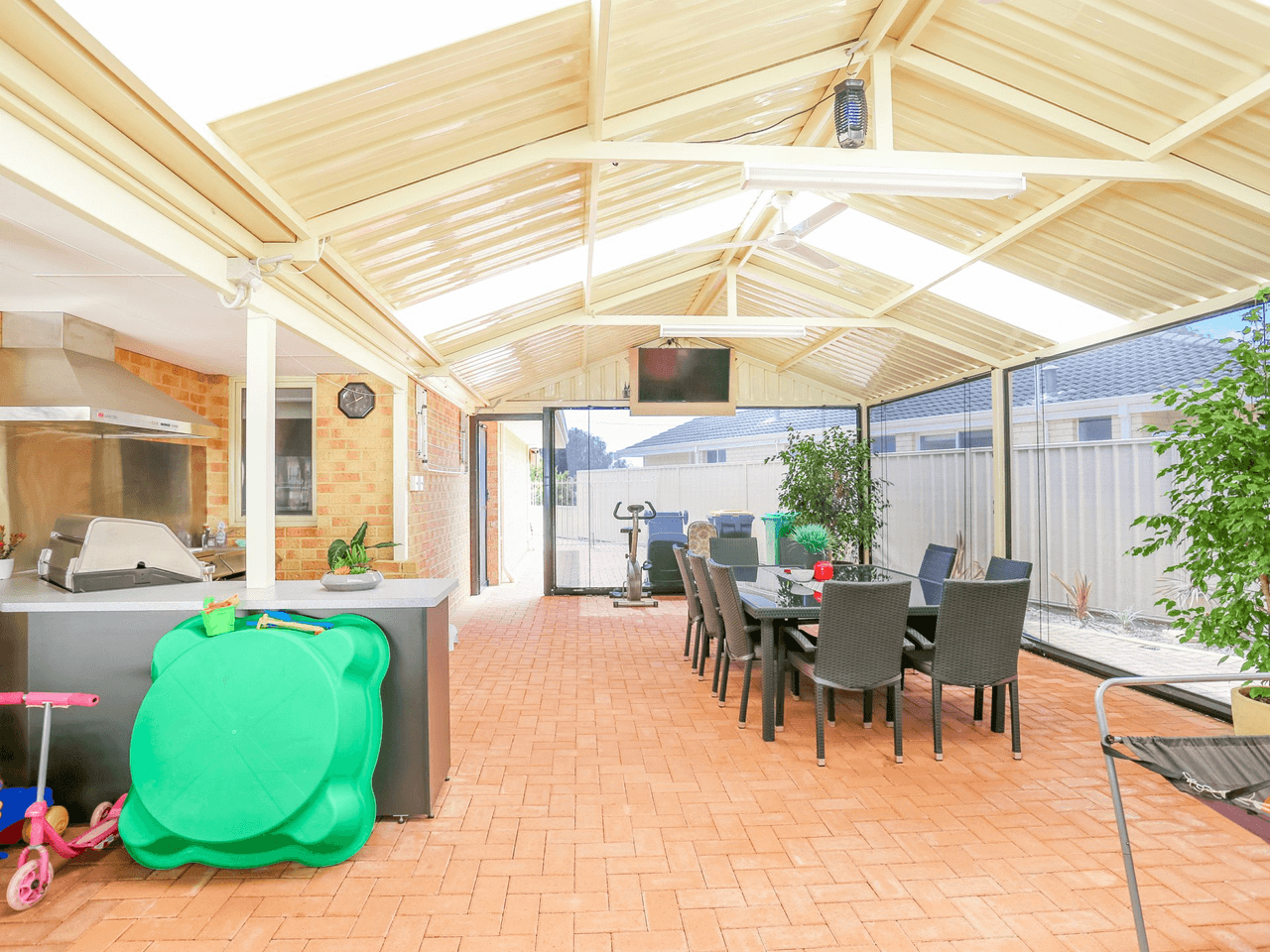 8 Larsen Court, HARVEY, WA 6220