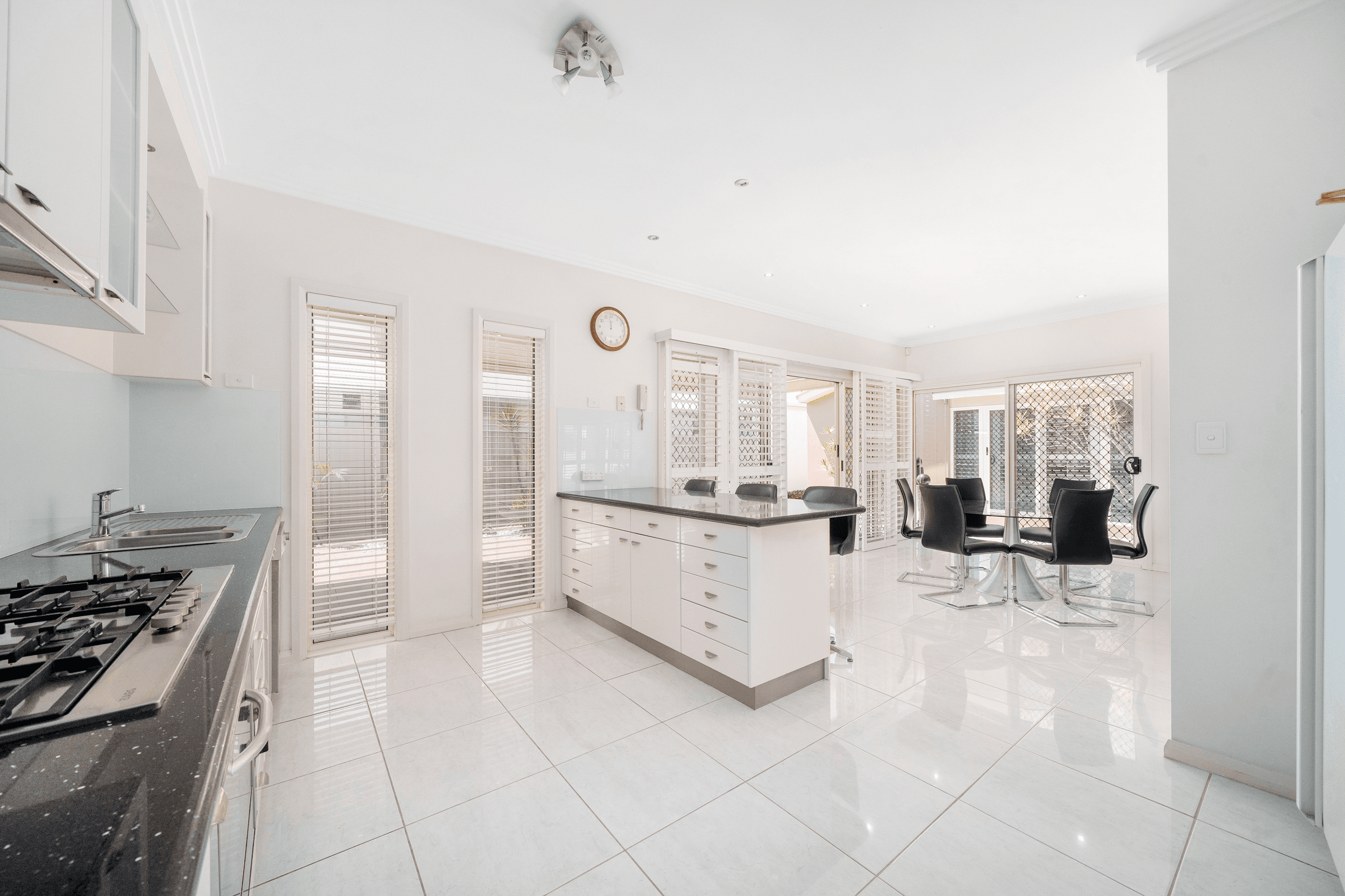 2 Eva Court, NEWPORT, QLD 4020